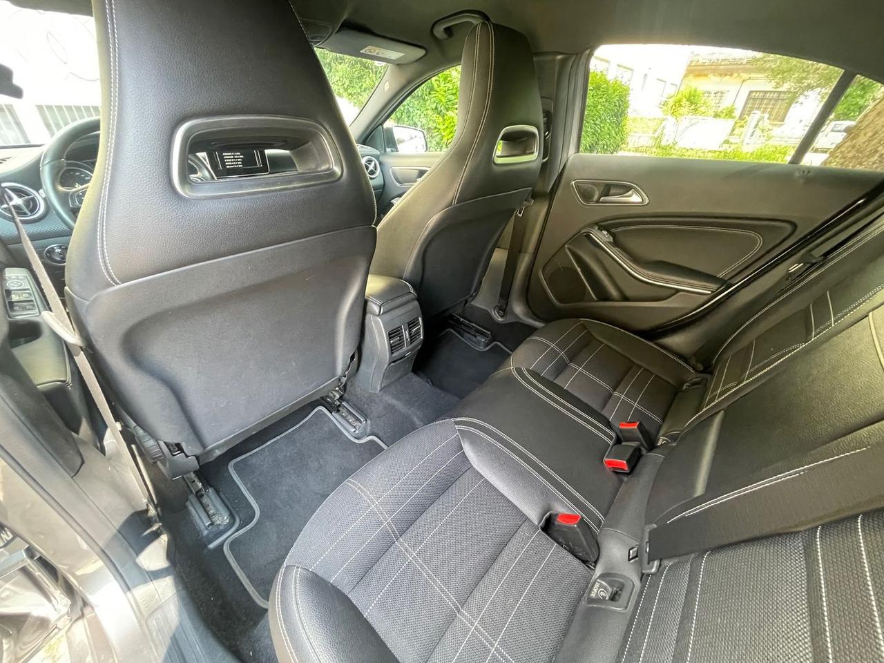 Mercedes-Benz A 200 Business A 200 D