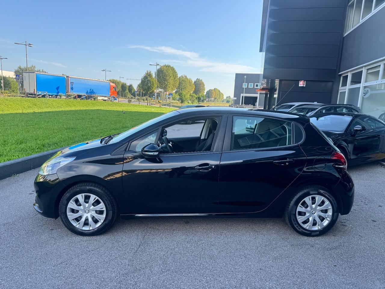 Peugeot 208 1.2 benzina Neopatentati