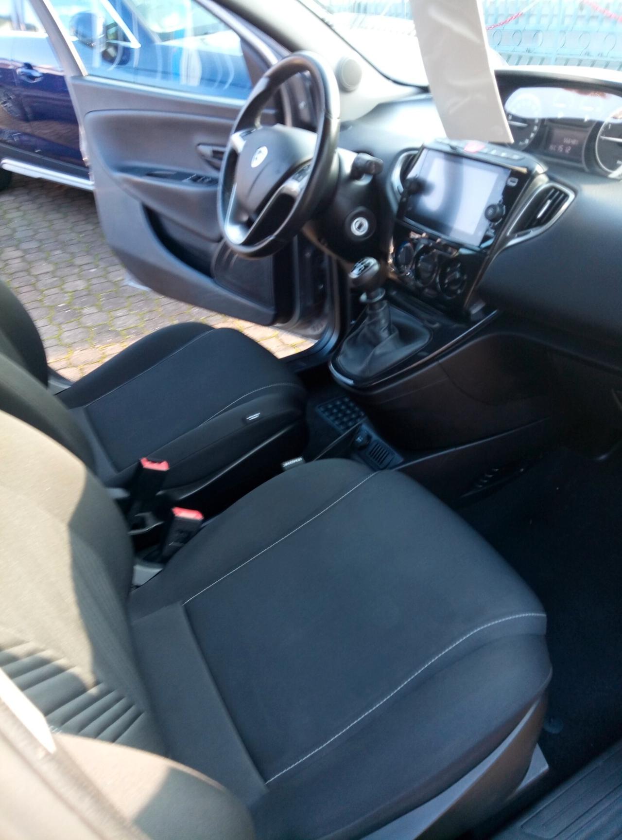 Lancia Ypsilon 1.0 FireFly 5 porte S&S Hybrid Gold