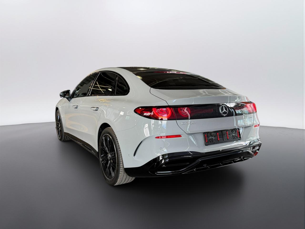 Mercedes-Benz C 400 4MATIC con tecnologia EQ