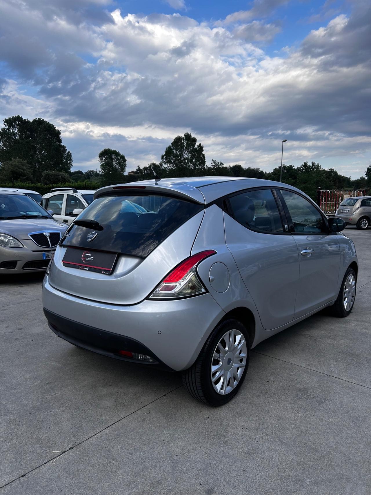 Lancia Ypsilon 1.2 69 CV 5 porte GPL Ecochic Silver