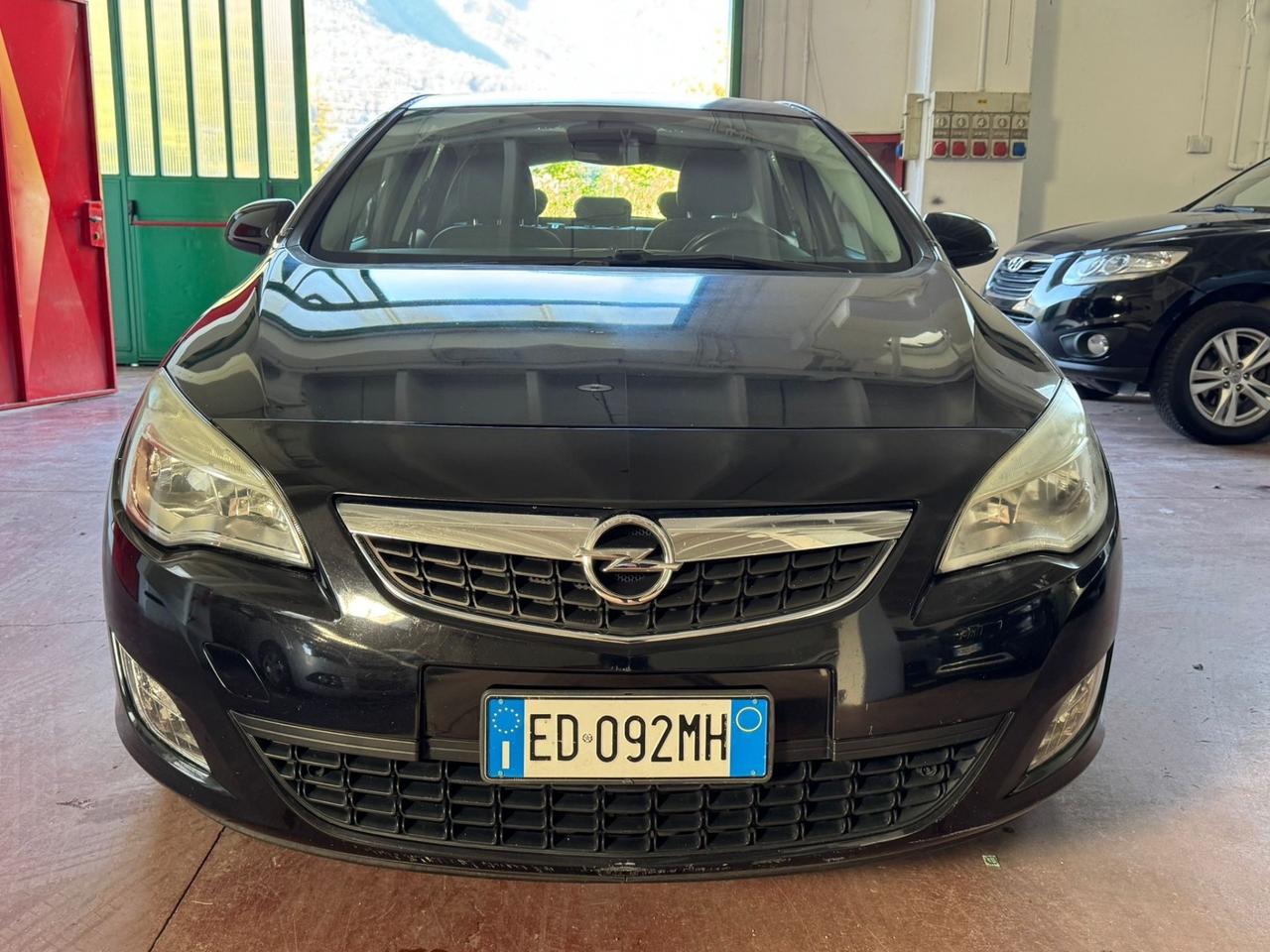 Opel Astra 1.4 Turbo 140CV 5 porte Cosmo SI NEOPATENTATI
