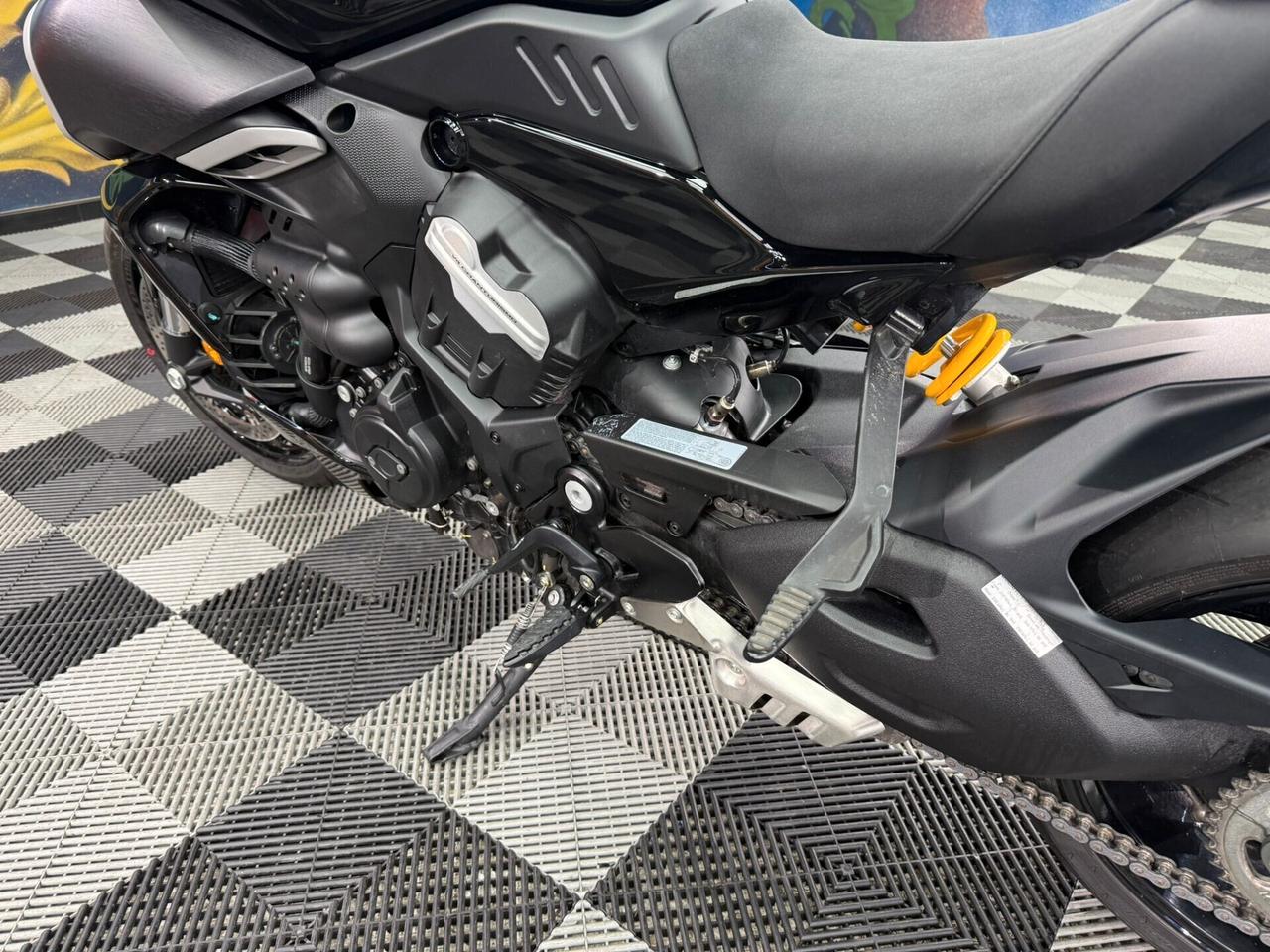 Ducati Diavel V4 (34050)