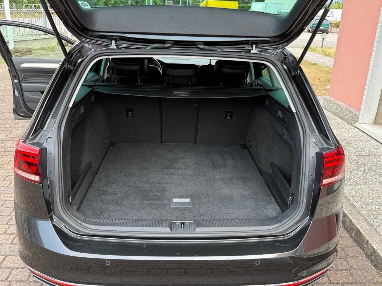 VW Passat 2.0 TDI SCR DSG Executive/PELLE/UNIPRO