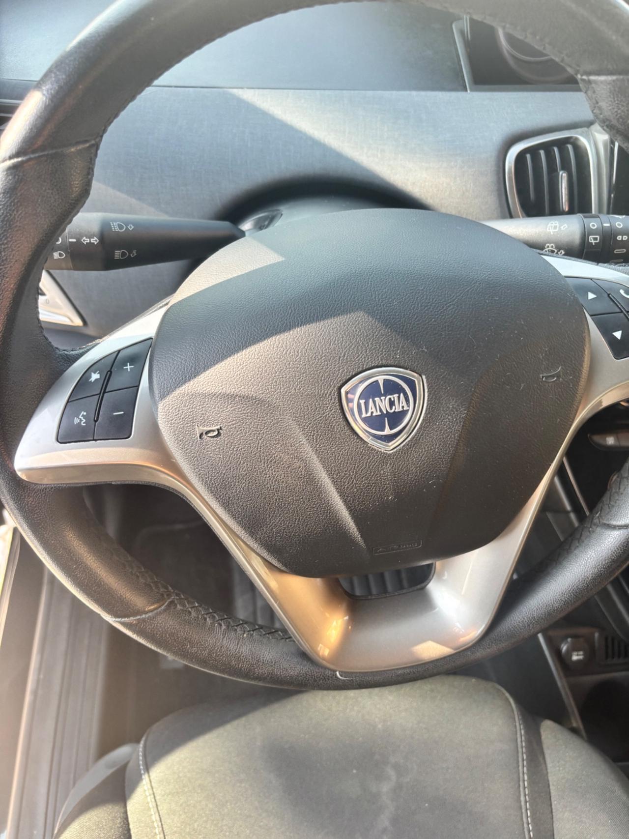 Lancia Ypsilon 1.0 FireFly 5 porte S&S Hybrid Ecochic Gold