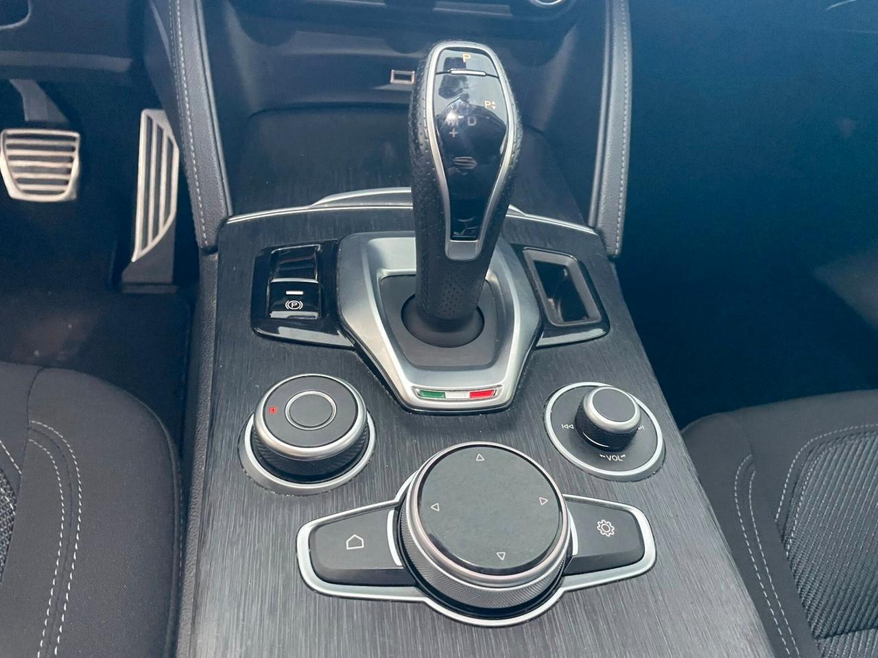 Alfa Romeo Stelvio 2.2 Turbodiesel 160 CV AT8 RWD Super Business