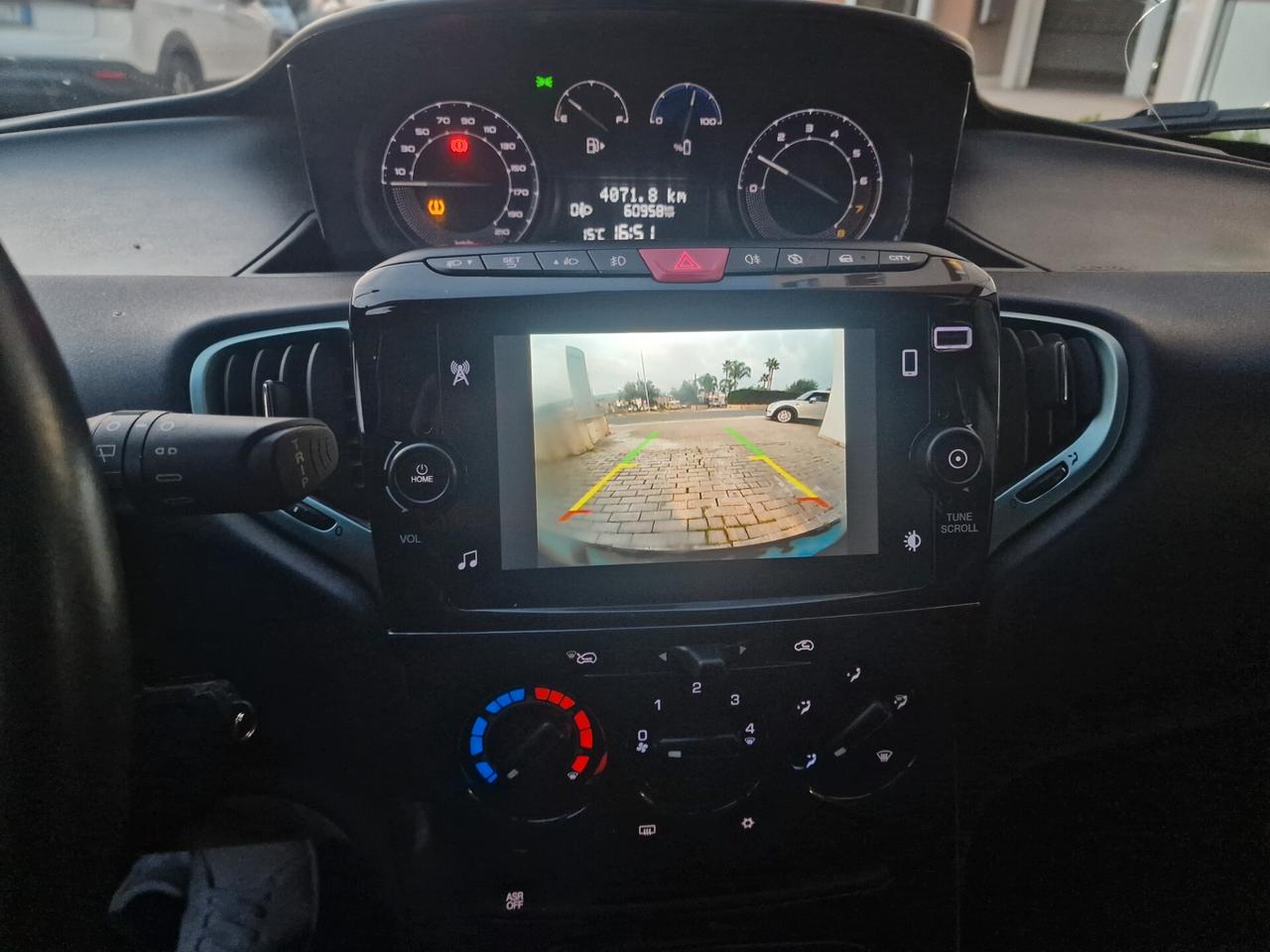 Lancia Ypsilon 1.0 FireFly 5 porte S&S Hybrid Alberta Ferretti