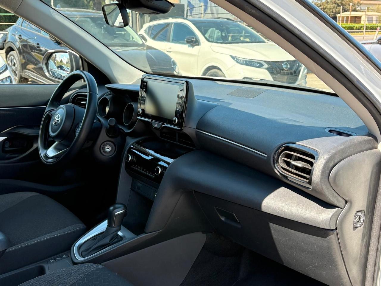 Toyota Yaris Cross 1.5 Hybrid 5p. E-CVT AWD-i Business