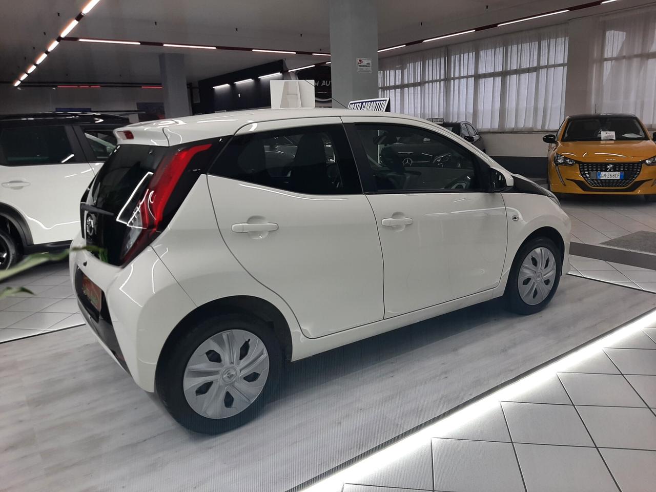 Toyota Aygo 1.0 VVT-i 69 CV 5 porte x-business