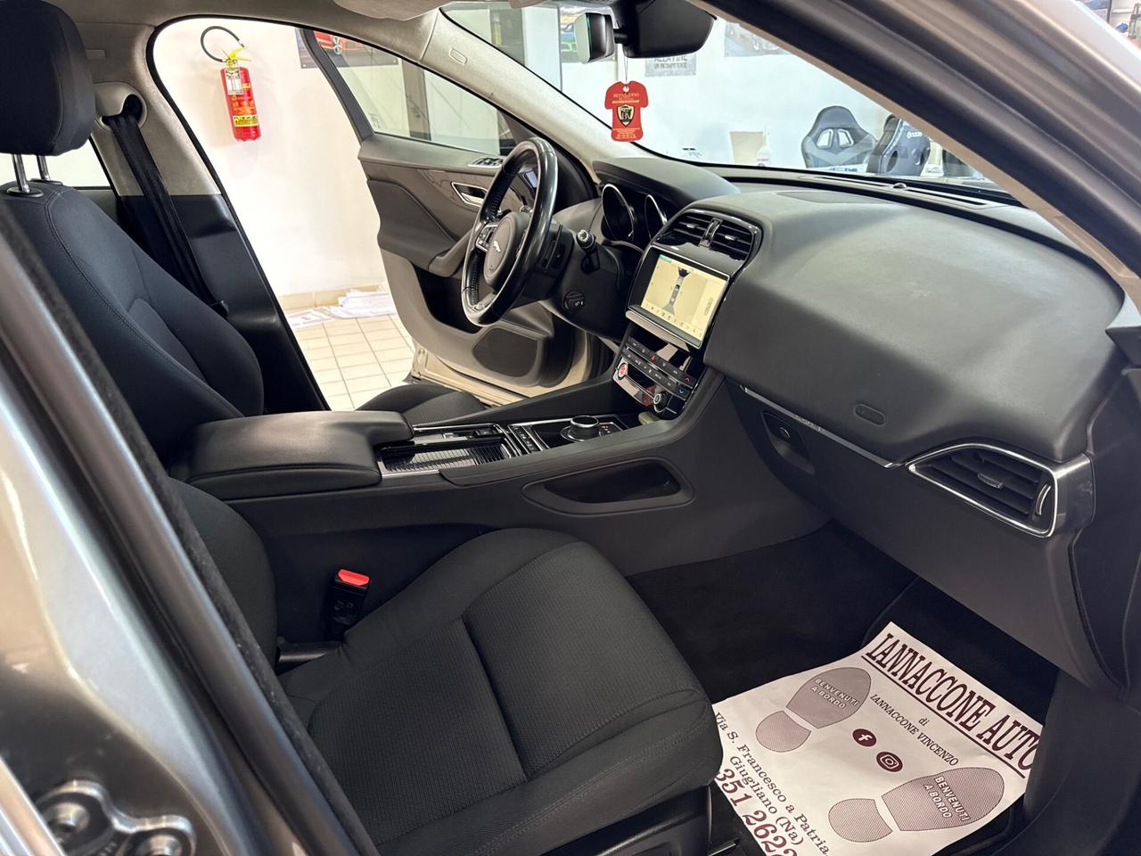 Jaguar F-Pace 2020 180 cv portfolio