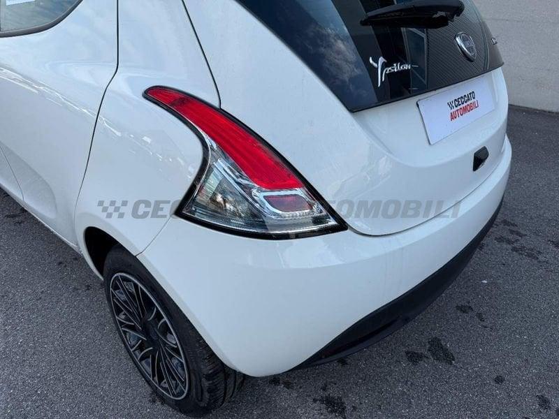 Lancia Ypsilon 1.0 firefly hybrid Gold s&s 70cv