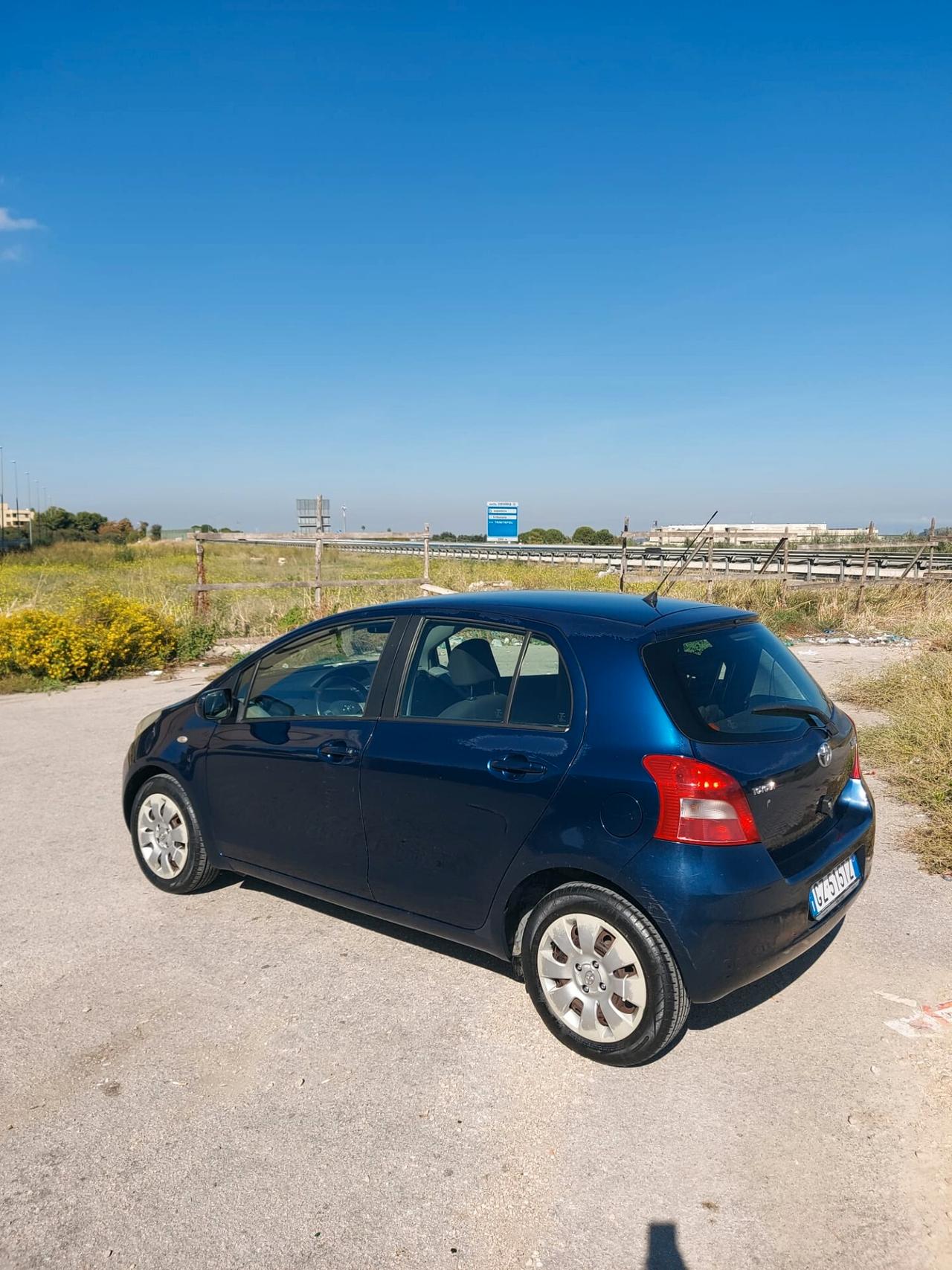 Toyota Yaris 1.0 5 porte Sol