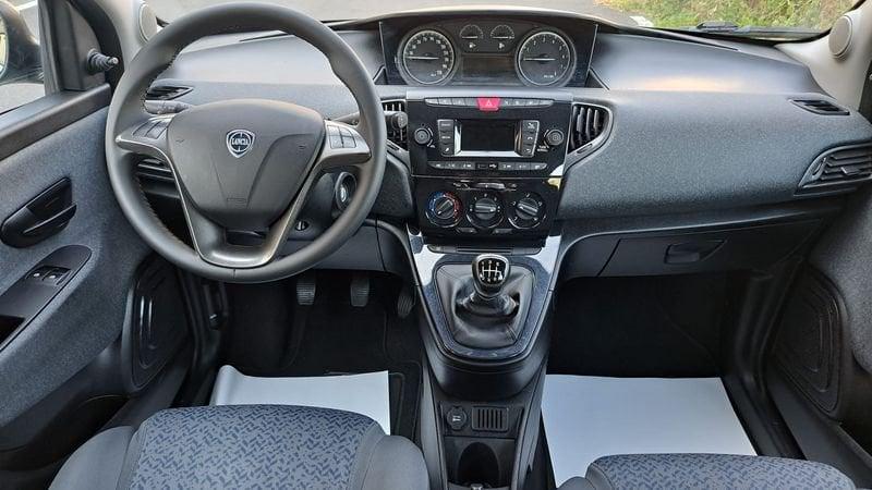 Lancia Ypsilon 1.0 FireFly Hybrid Silver