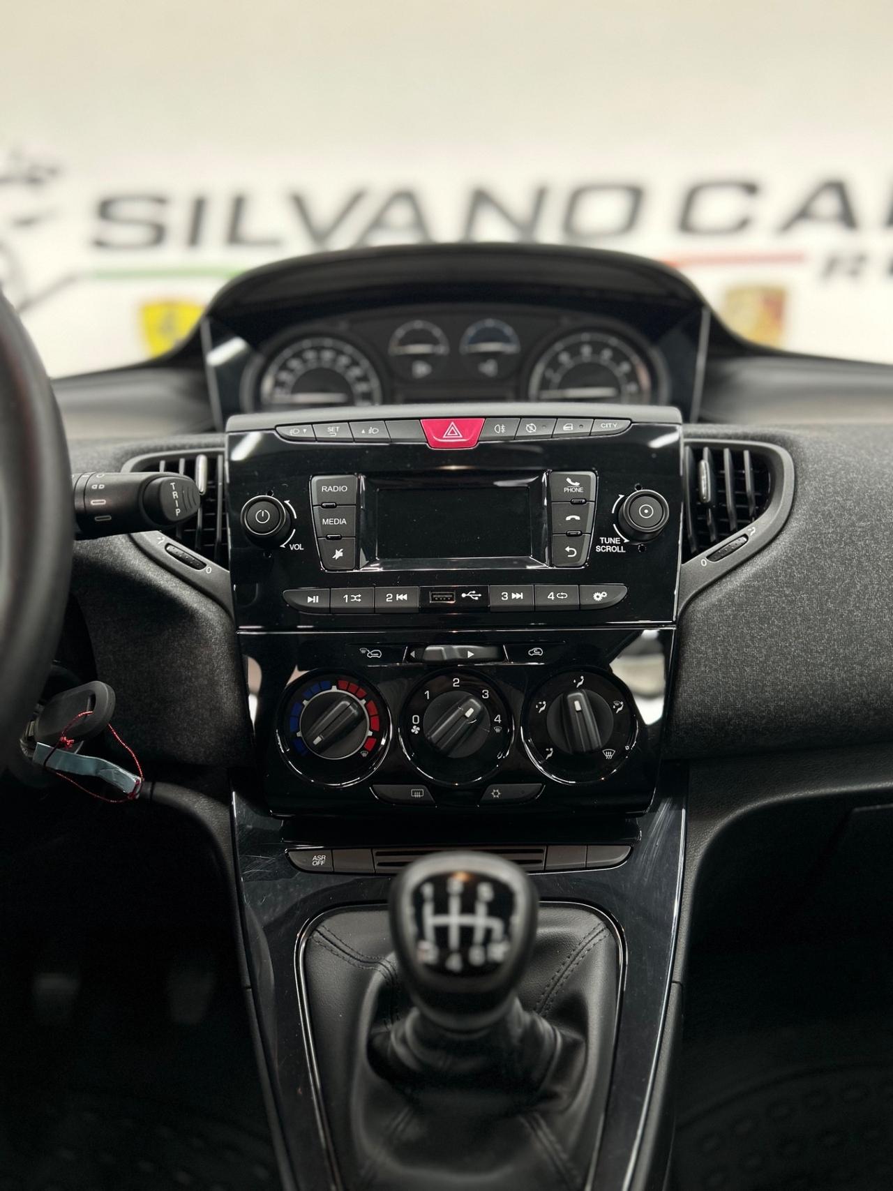 Lancia Ypsilon 1.0 FireFly 5 porte S&S Hybrid Silver Plus