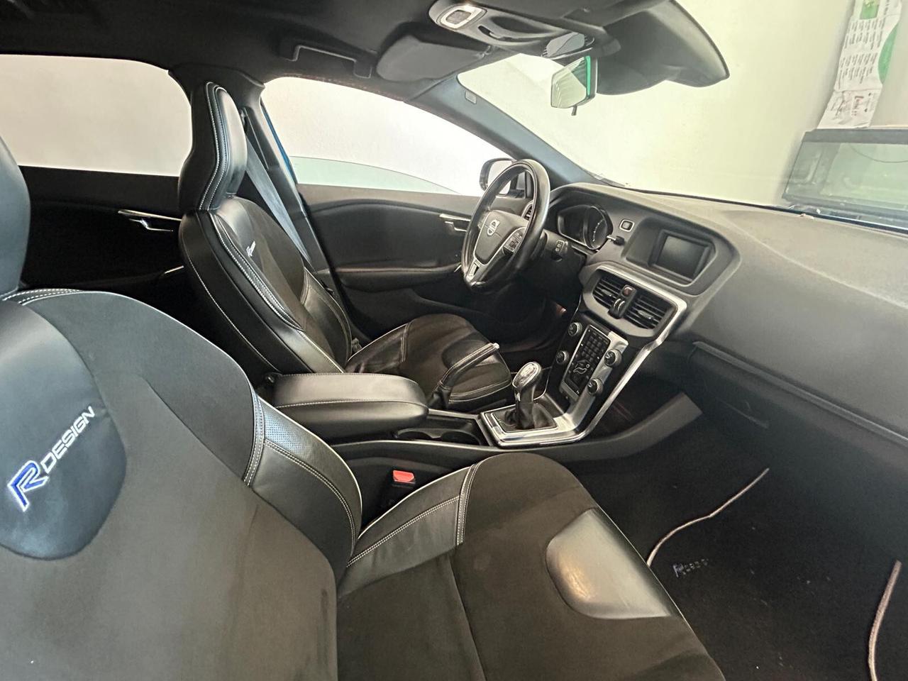 Volvo V40 T3 R-design