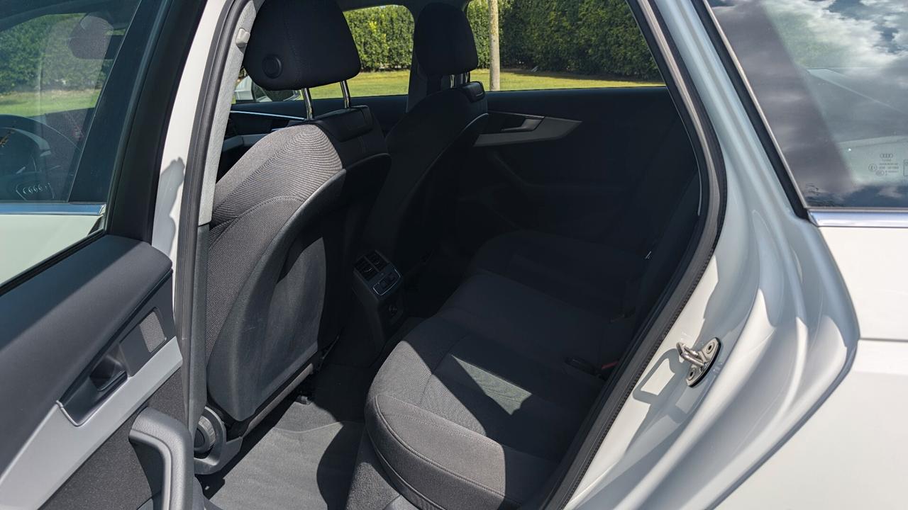 Audi A4 Avant 35 TDI S tronic S-line edition