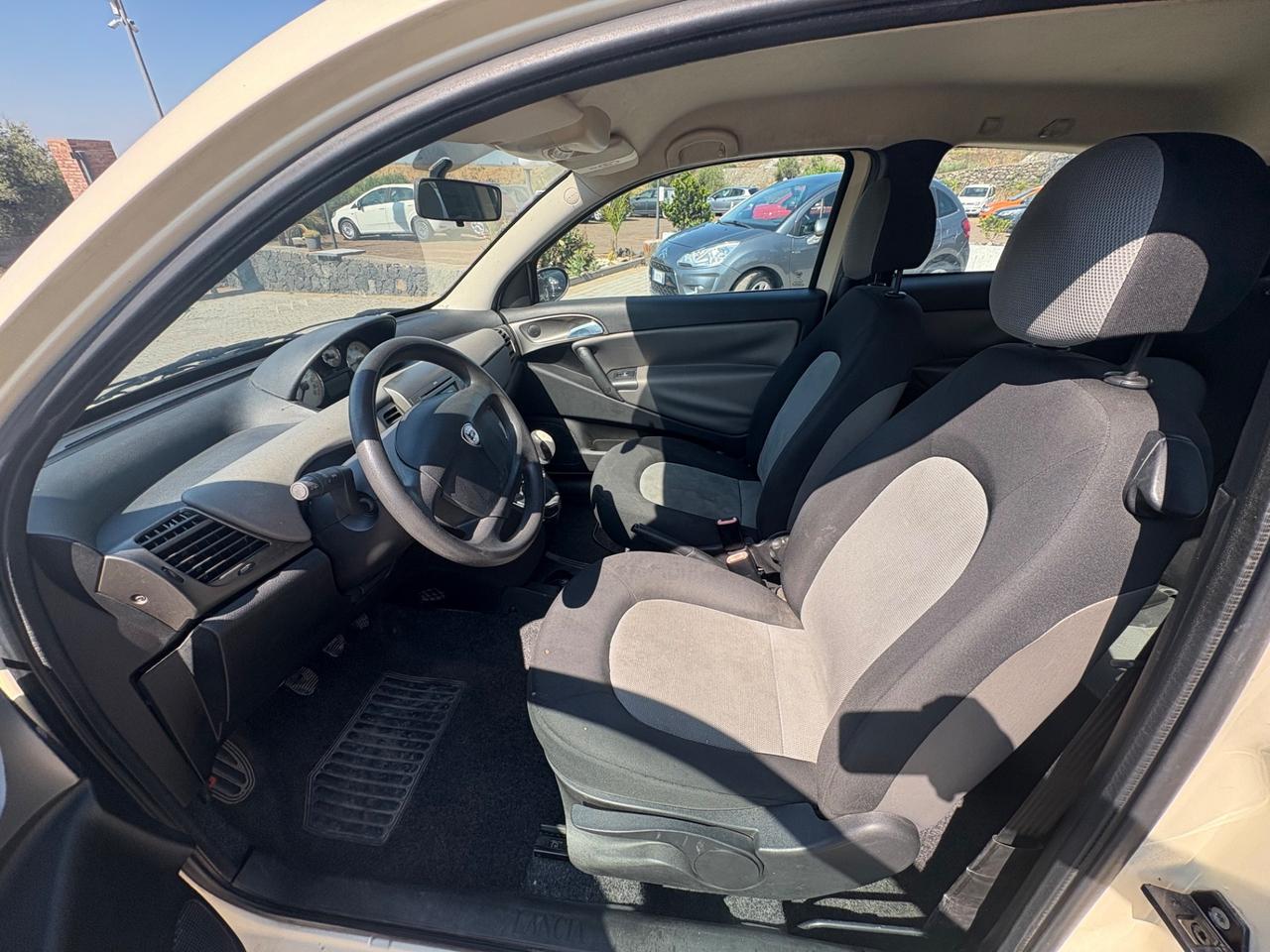 Lancia Ypsilon 1.2 fire