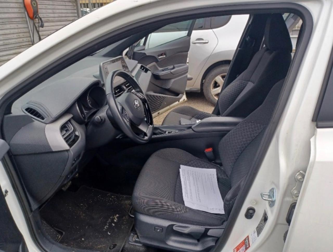 Toyota C-HR 1.8 Hybrid E-CVT Business