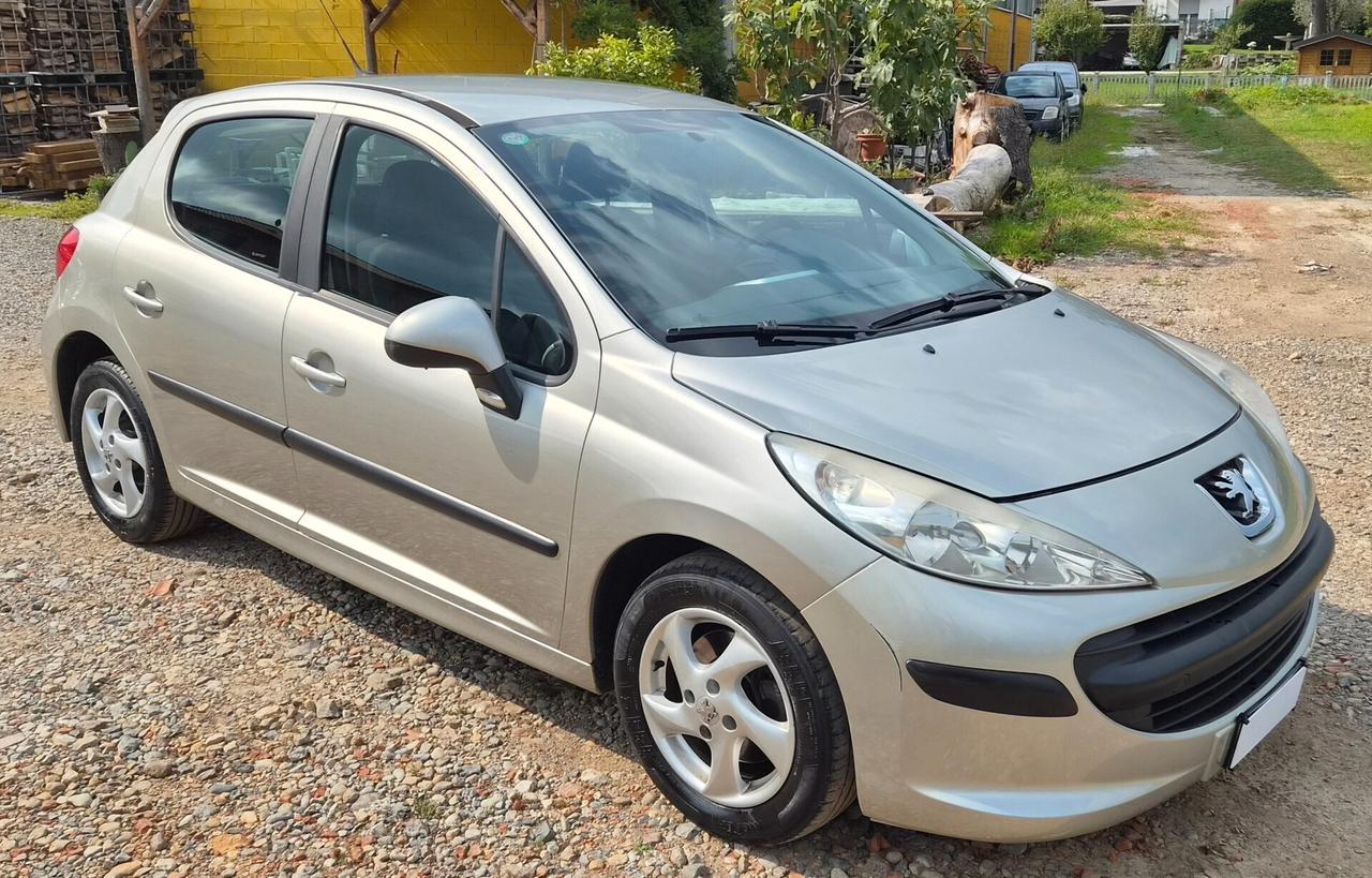 Peugeot 207 1.4 8V 75CV 5p. X Line
