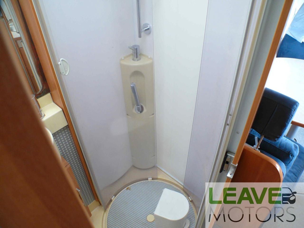 Hymer/eriba camper mansardato (M1327)