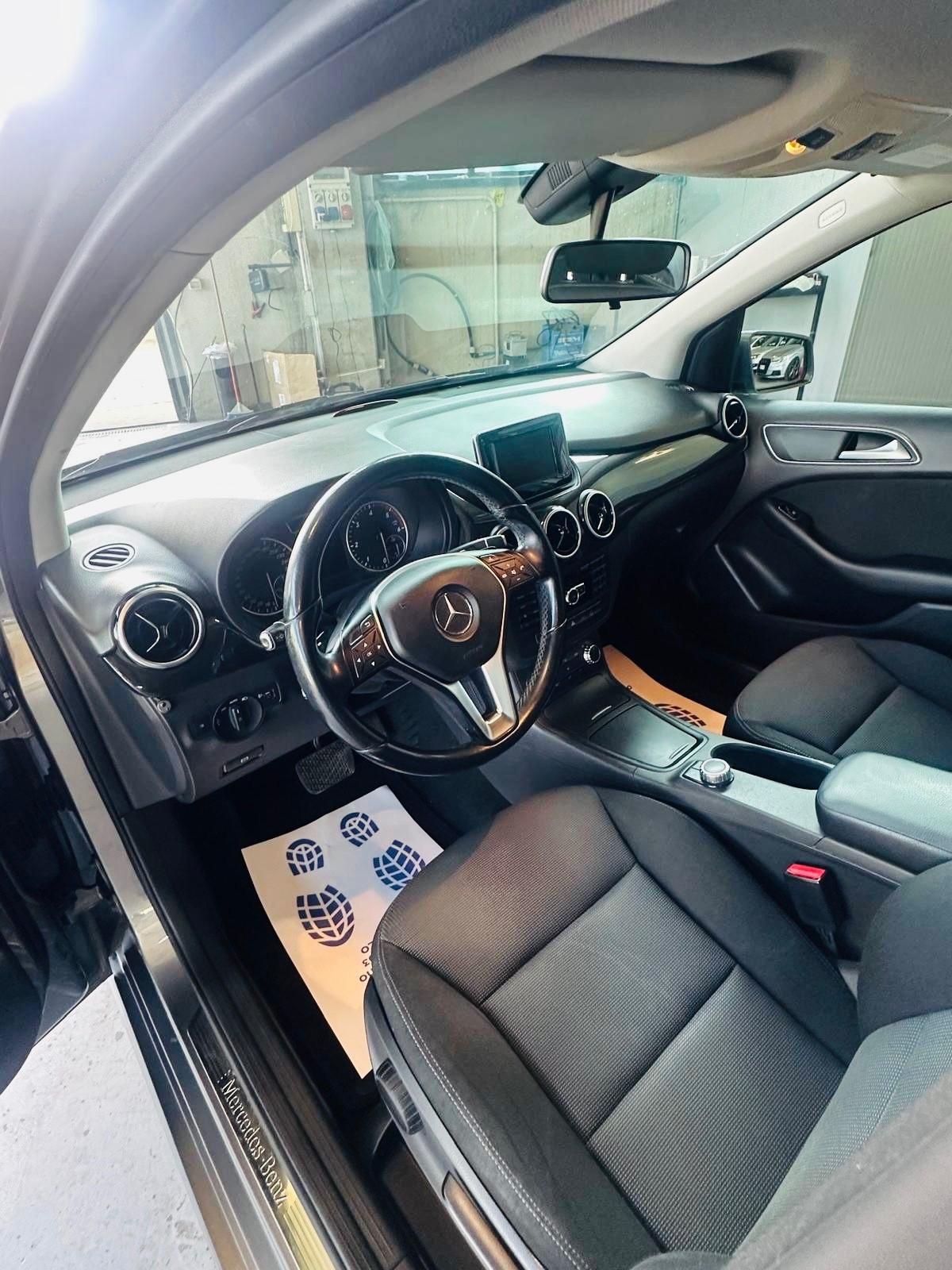 Mercedes-benz A 180 CDI BlueEFFICIENCY Automatic Premium