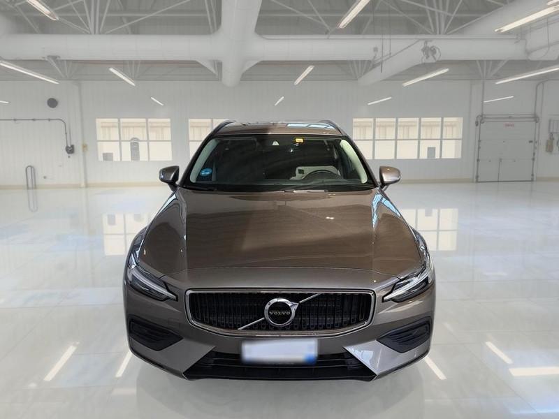 VOLVO V60 B4 D AUTOM. MOMENTUM BUSINESS STATION WAGON