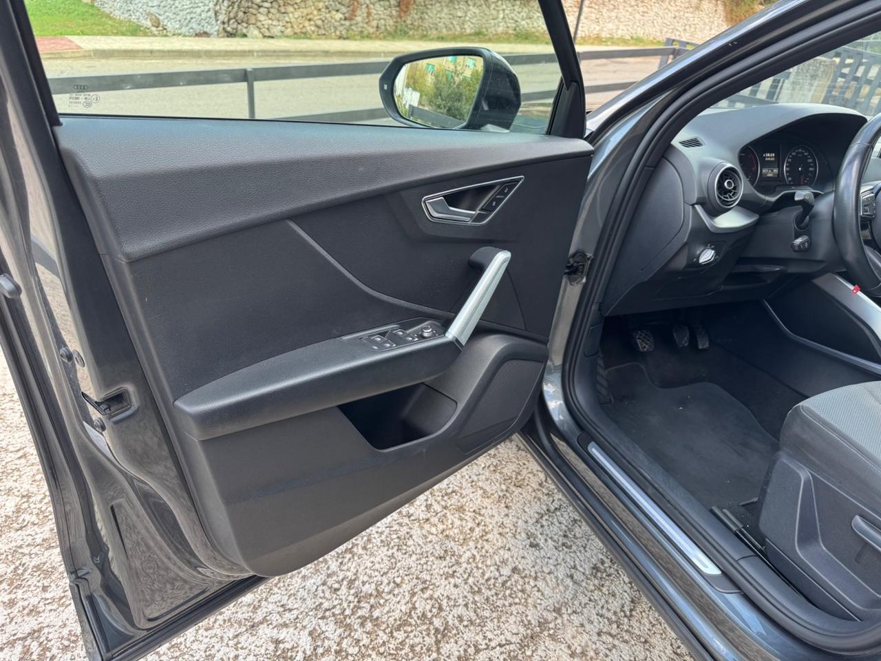 Audi Q2 1.6 TDI Sport - TETTO - CERCHI 19- 2017