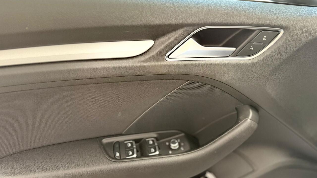 Audi A3 S-Line 1.6 TDI clean diesel S tronic Attraction