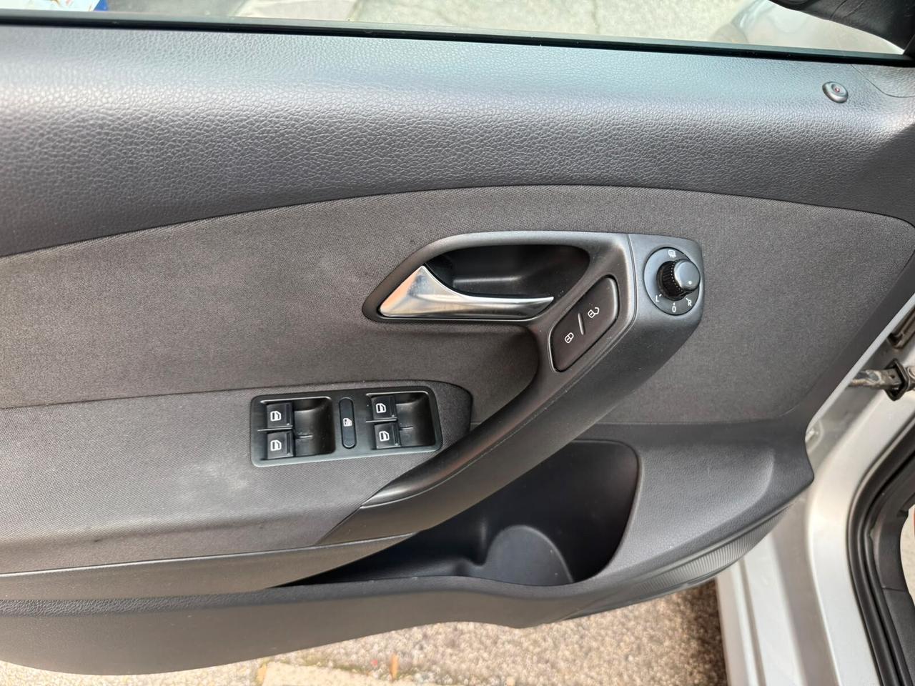 Volkswagen Polo 1.4 5 porte Highline 86CV