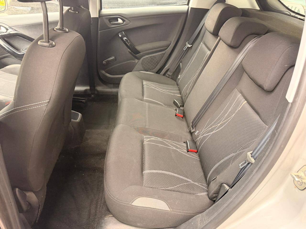 Peugeot 208 1.4 HDi 68 CV 5 porte Allure