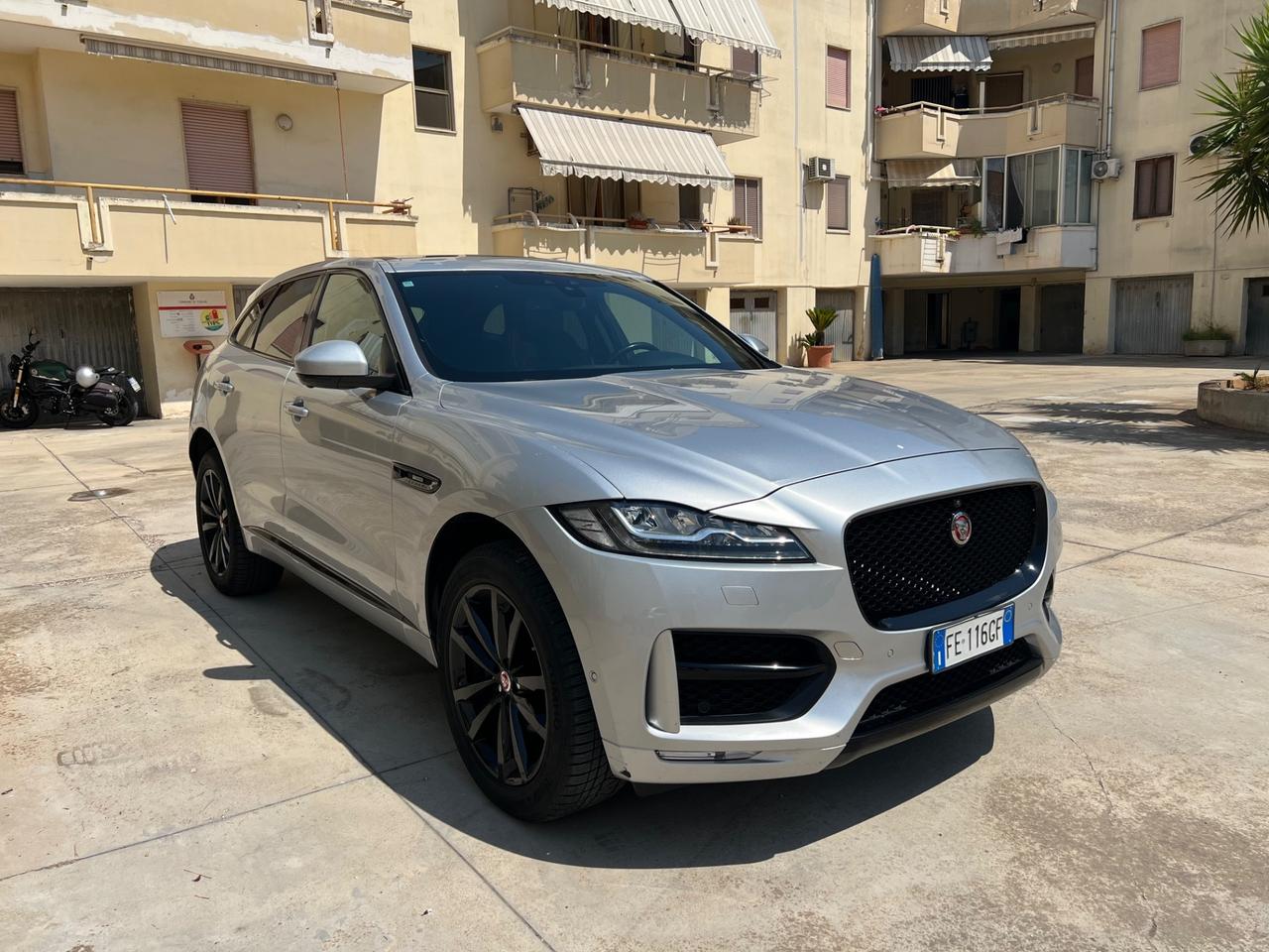 Jaguar F-Pace 2.0 D 180 CV AWD aut. R-Sport