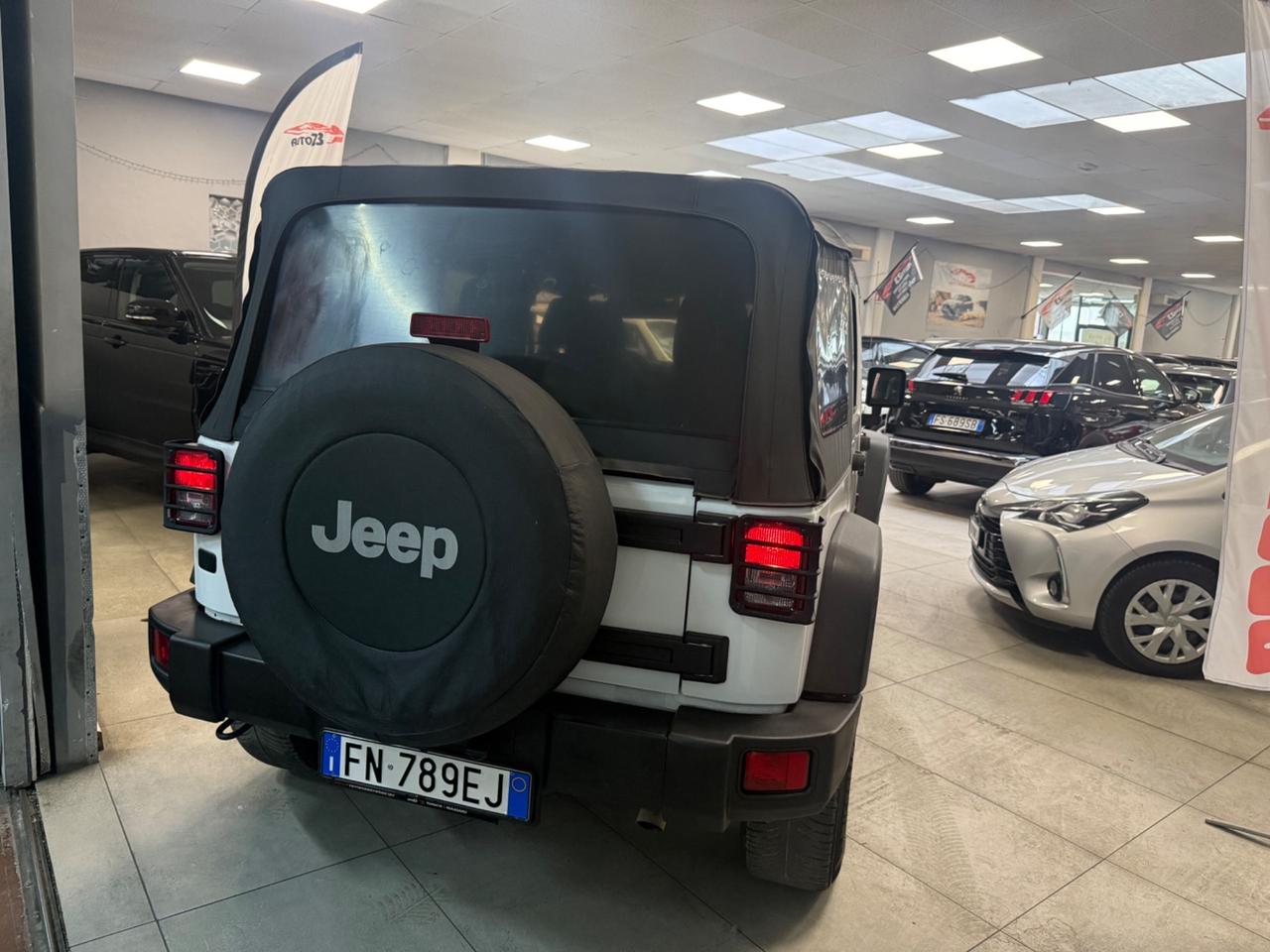 Jeep Wrangler 2.8 CRD DPF Rubicon Auto Soft Top Lungo