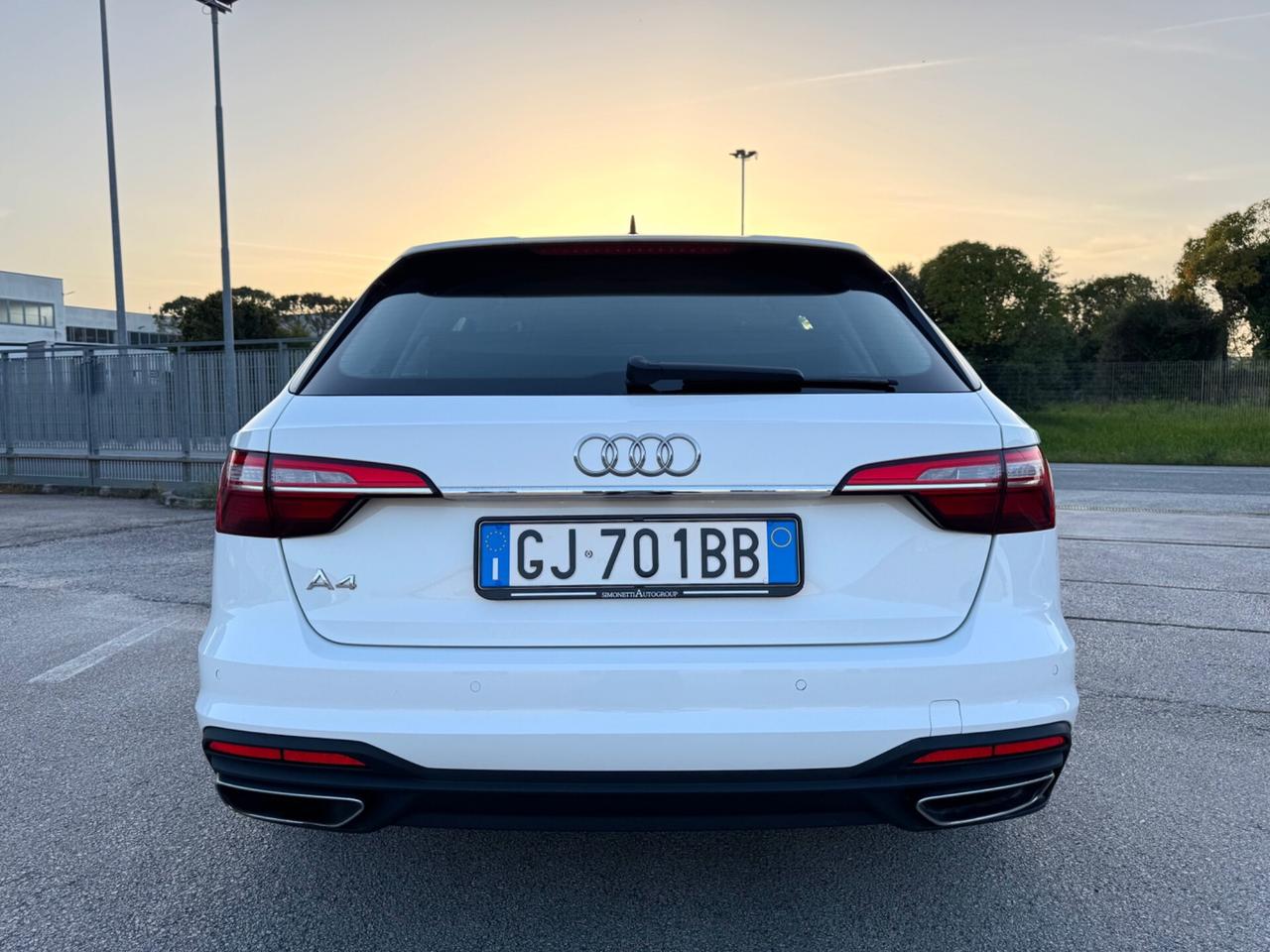 AUDI A4 2.0 Tdi Avant S-Tronic - Led 18