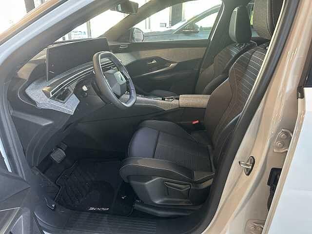 Peugeot e-3008 motore elettrico (73kWh) 210 CV Allure