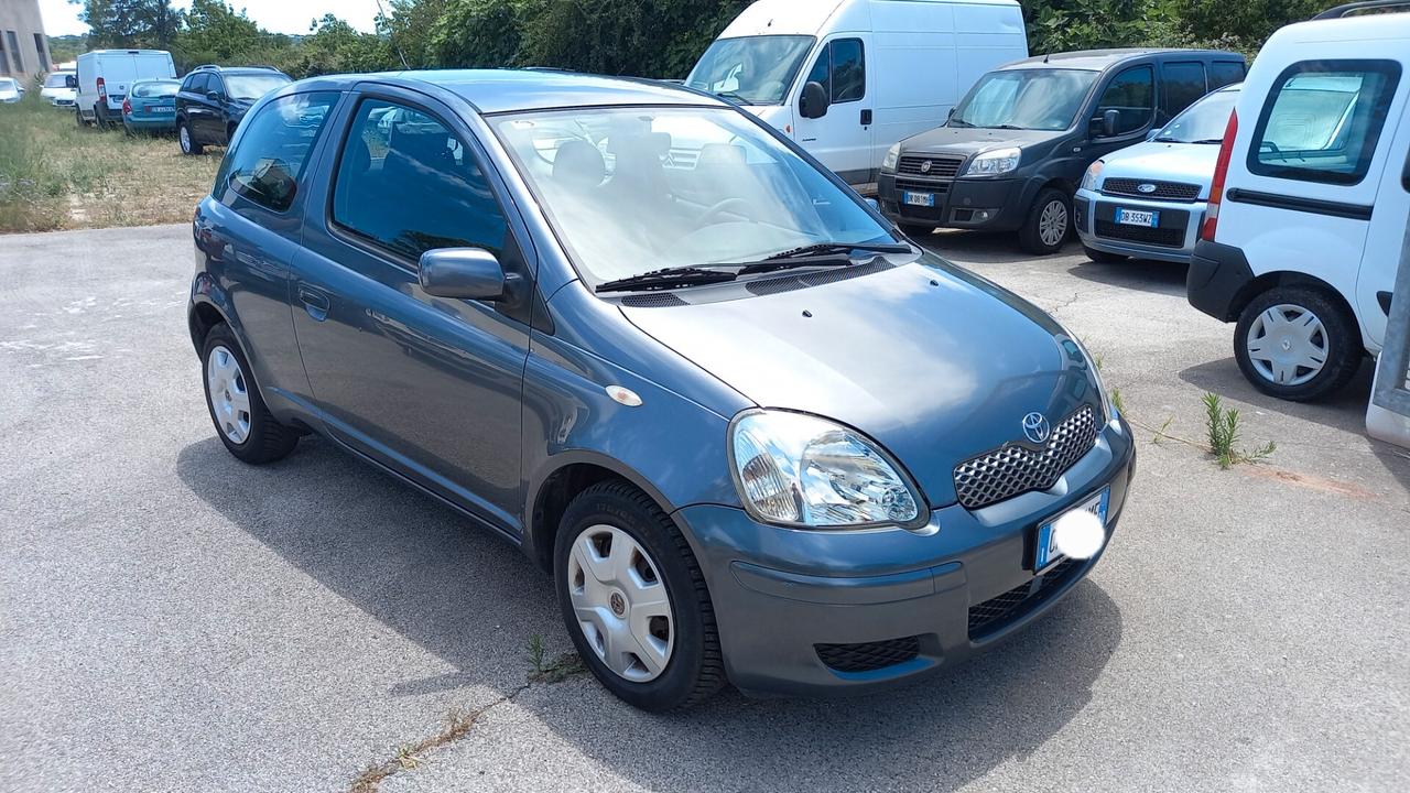 Toyota Yaris 1.0i 16v Cat 3porte - Neopatentati