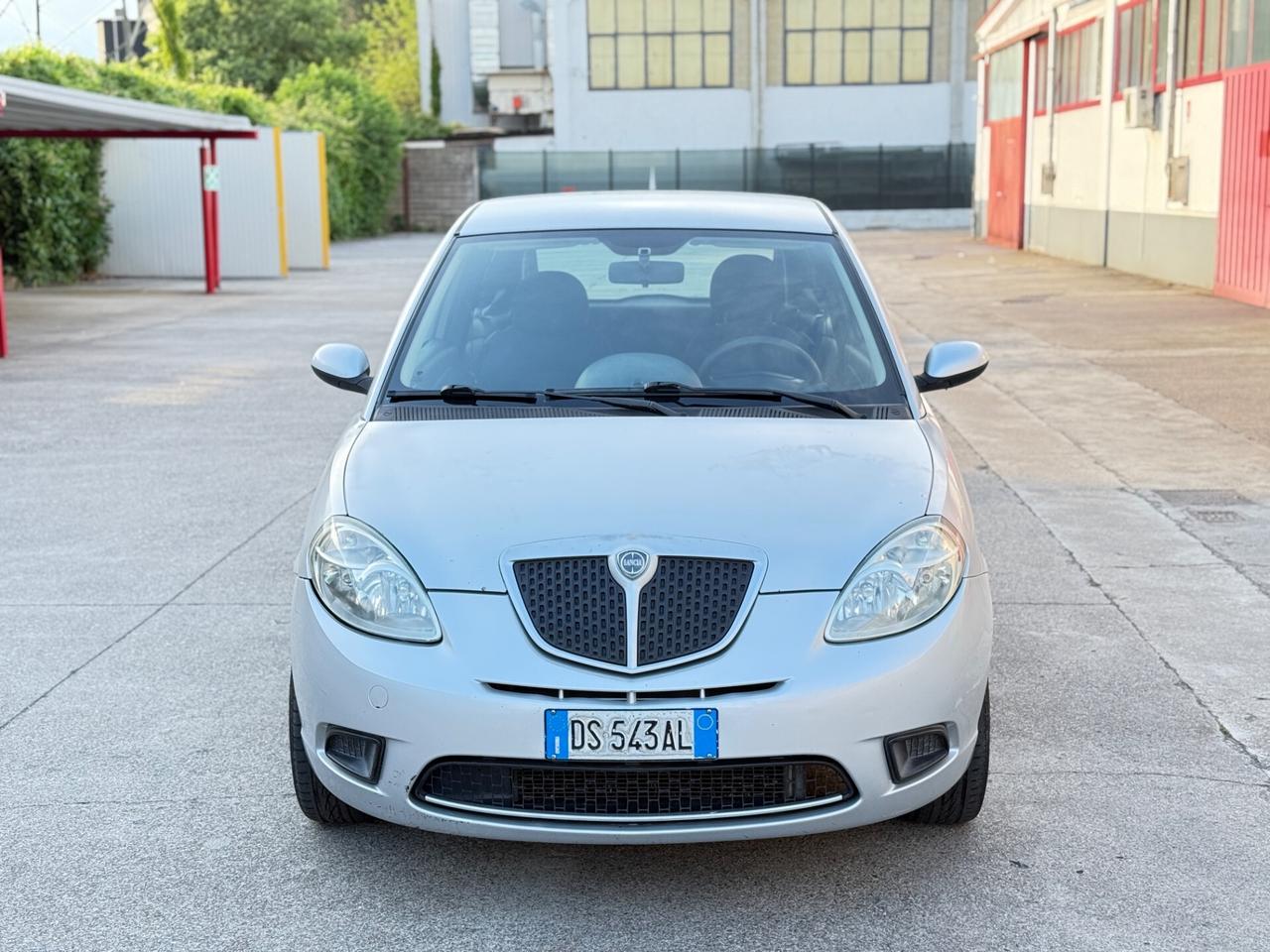 Lancia Ypsilon versus