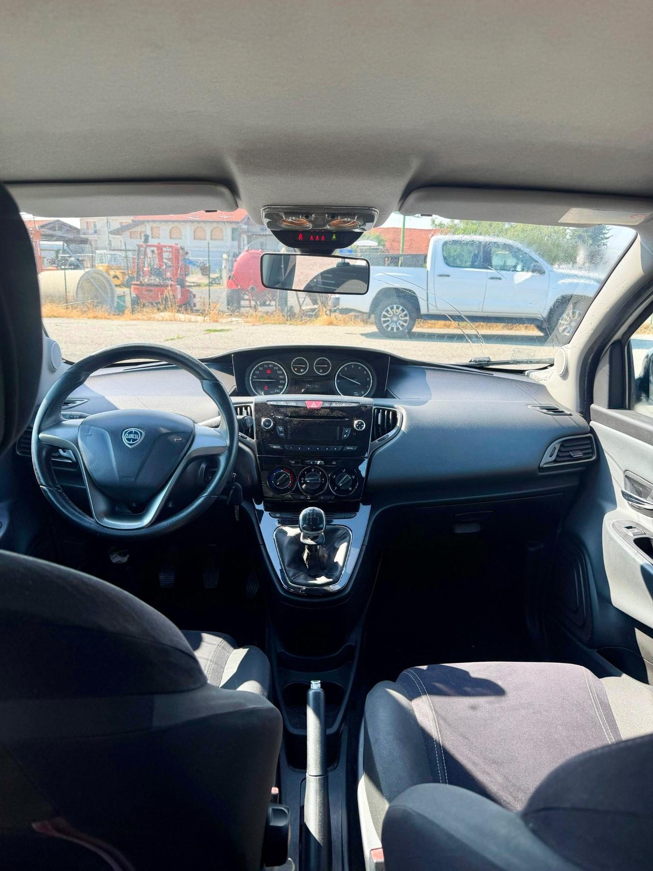 Lancia Ypsilon 1.2 69 CV 5 porte S&S Platinum