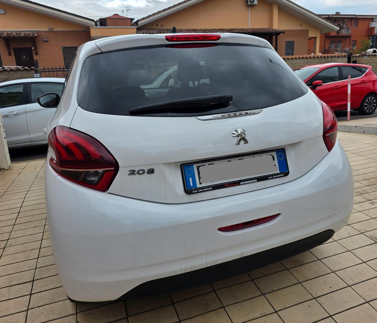 Peugeot 208 PureTech 82 5 porte Black Line