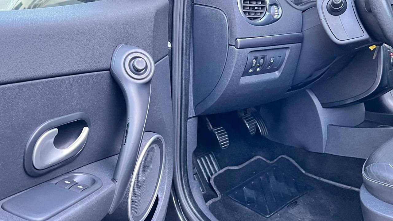 Renault Clio 1.2 16V 5 porte Le Iene Unico proprietario ok neo patentati
