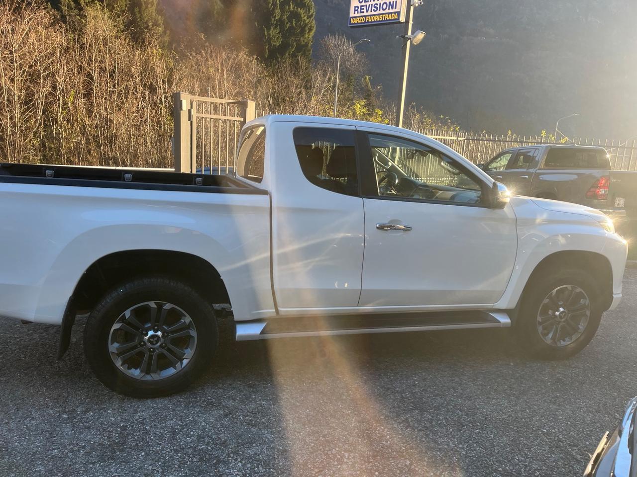 Mitsubishi L200 2.3 D Club Cab 4x4 Super Select Intense