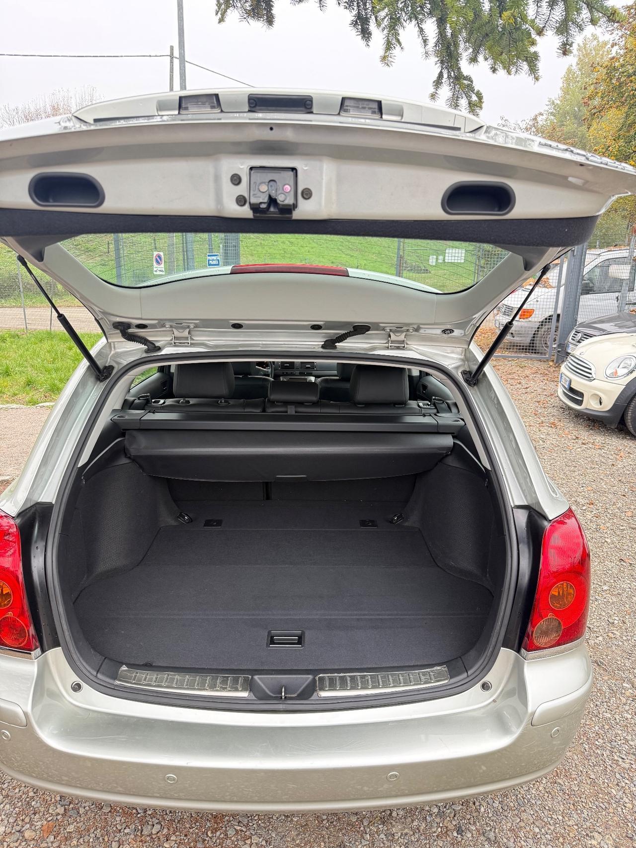 Toyota Avensis 2.2 D-4D 16V Station Wagon