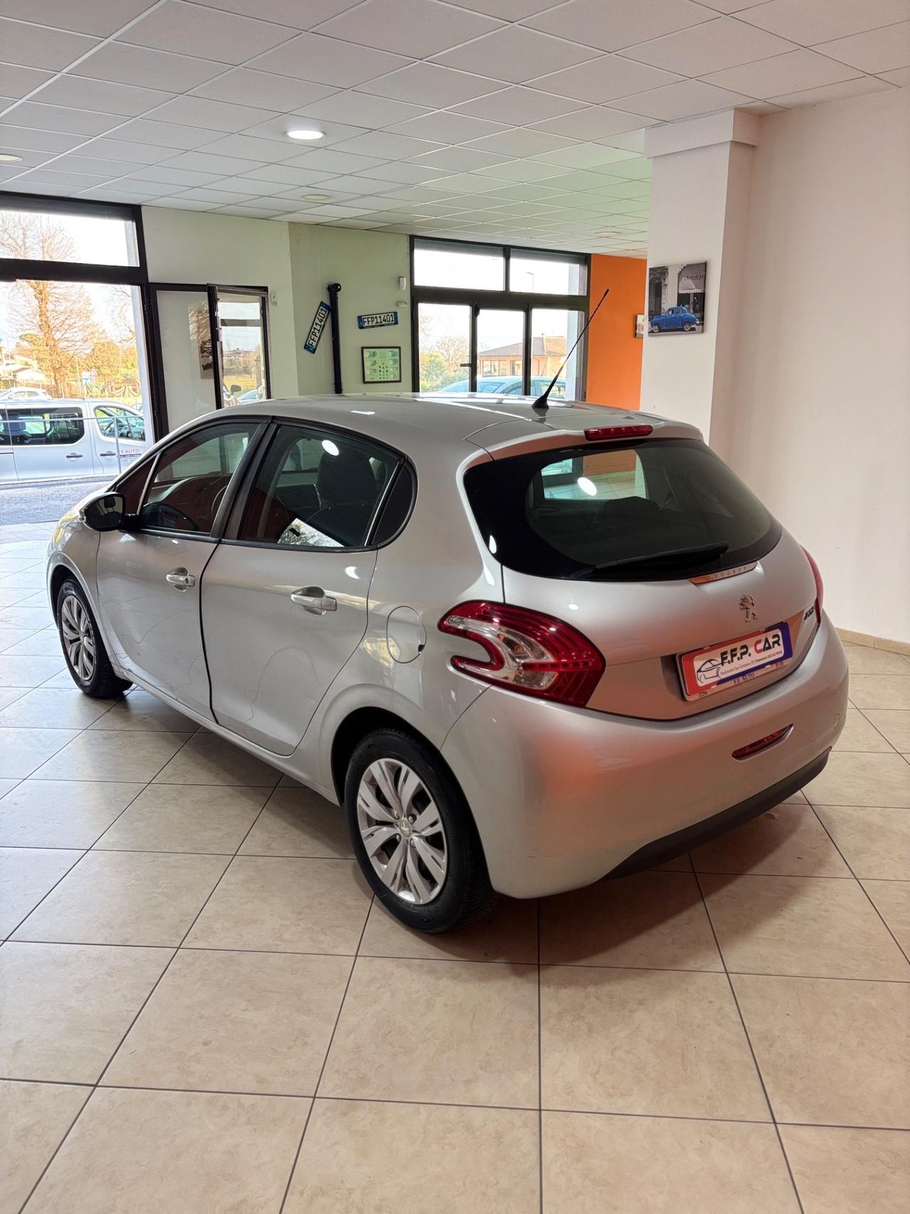 Peugeot 208 1.4 HDi 68 CV 5 porte Allure