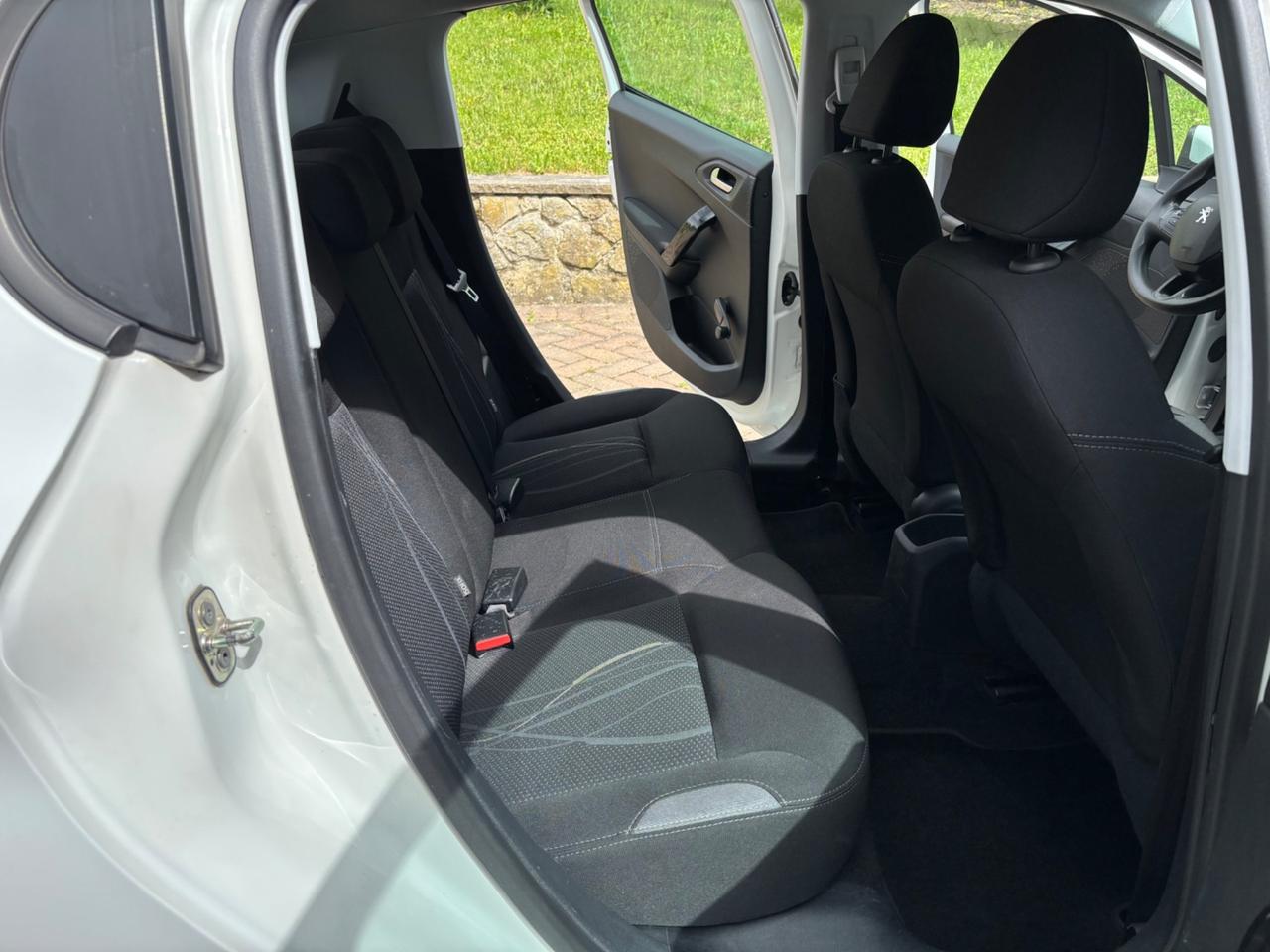 Peugeot 208 1.4 HDi 68 CV 5 p. 45.000 Km OK NEOPATENTATI