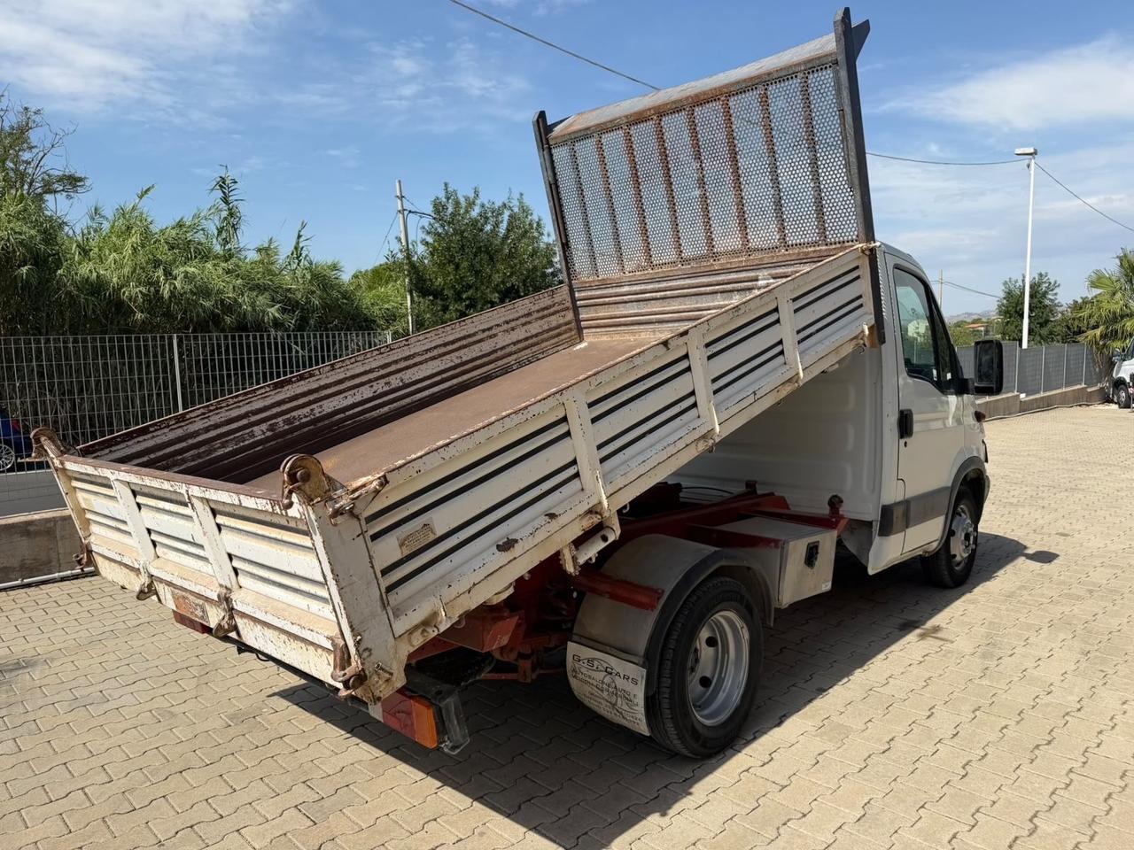 IVECO 35c13 RIBALTABILE TRILATERALE