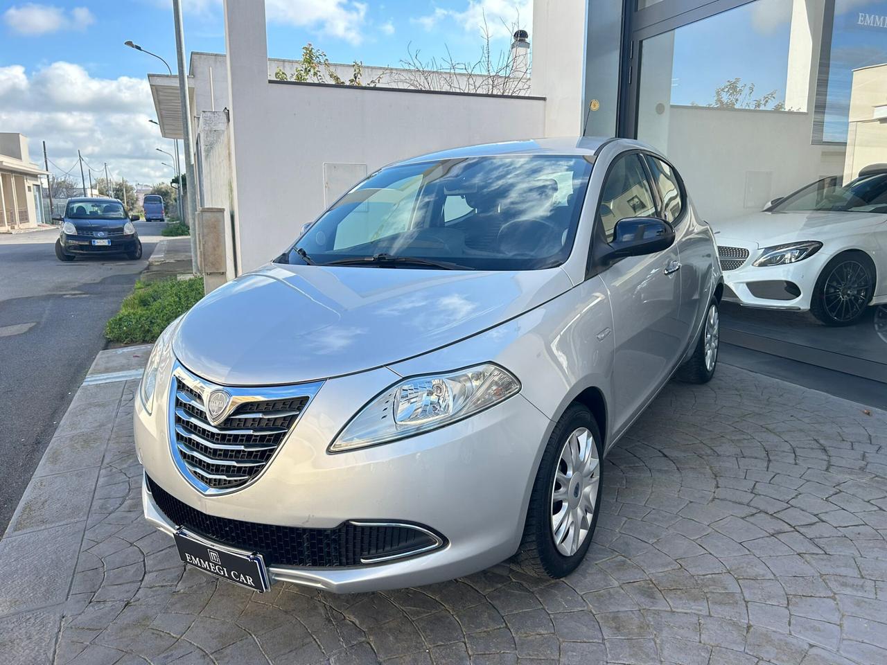 Lancia Ypsilon 1.2 51 Kw 5P - 2011