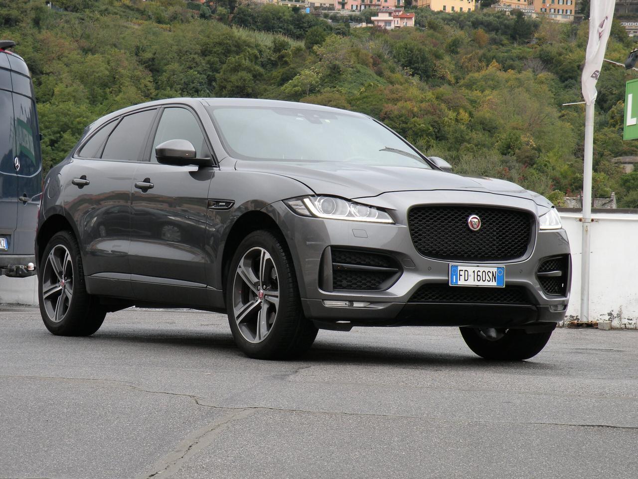 Jaguar F-Pace 2.0 D 180 CV AWD aut. R-Sport
