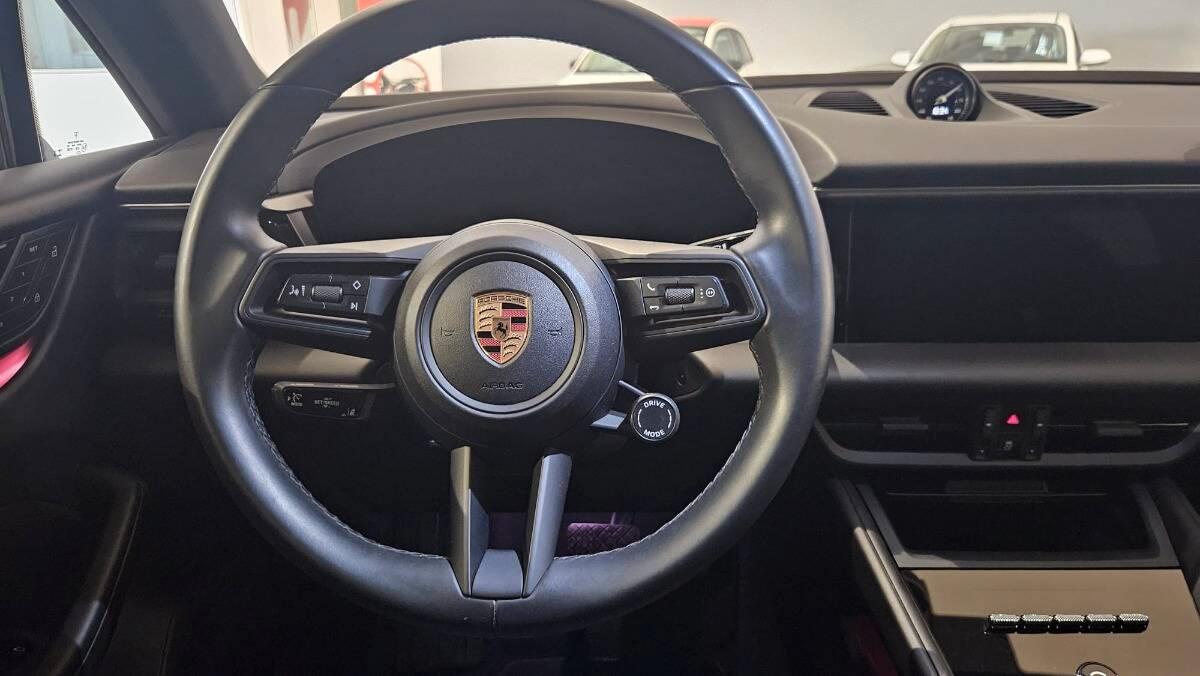 Porsche Macan 4