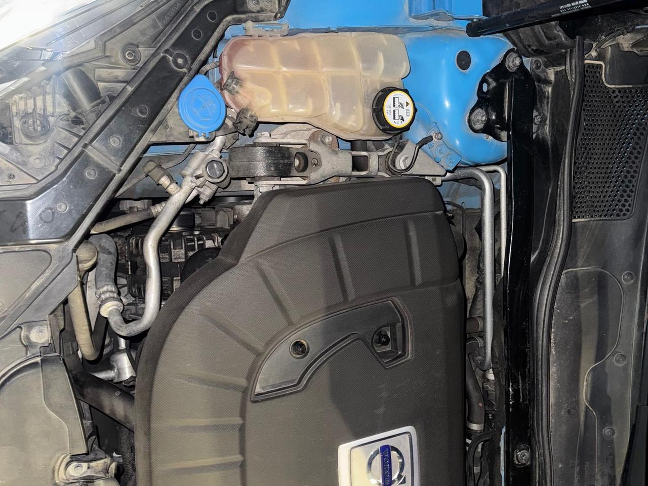 Volvo V40 R Design Momentum 2.0 D4 #9303