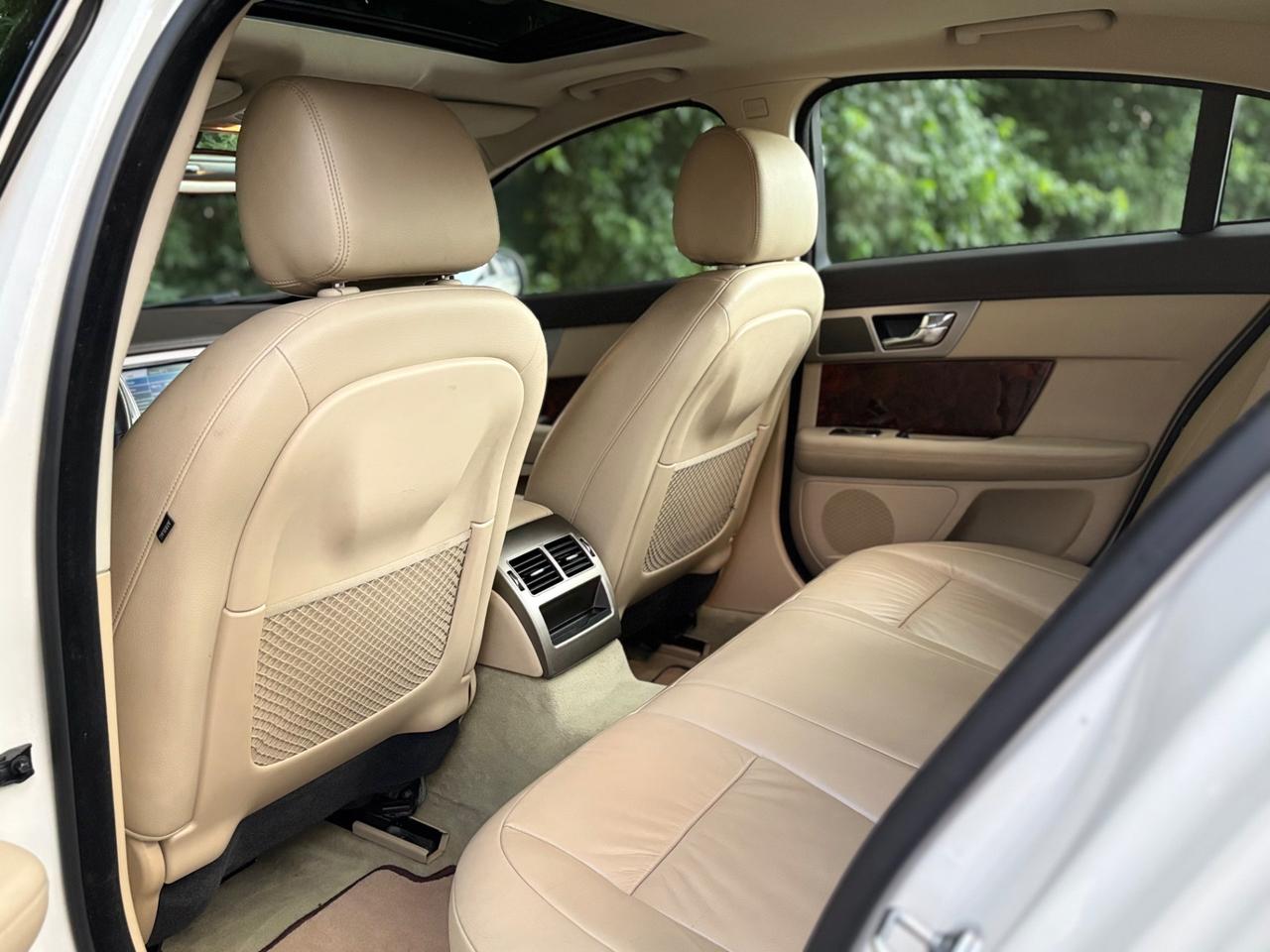 Jaguar XF 2.7D V6 Premium Luxury