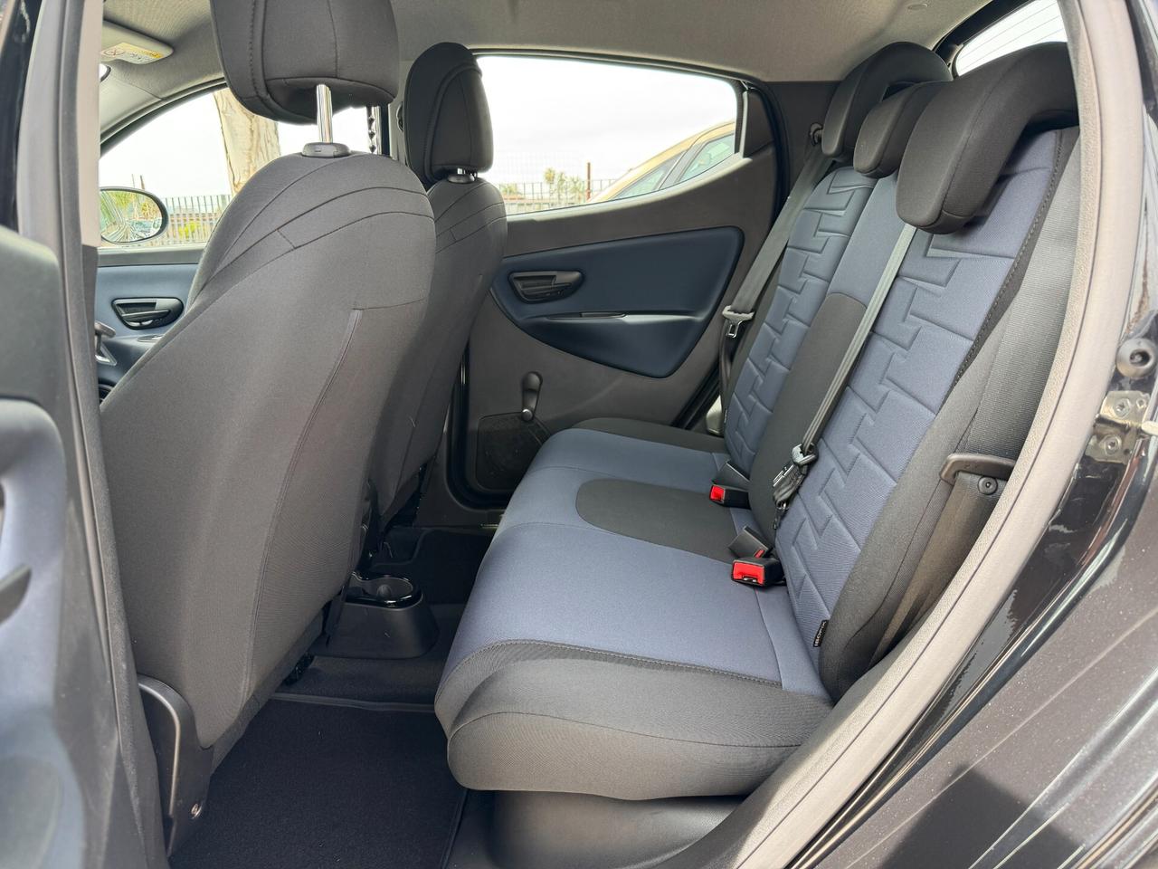 LANCIA YPSILON ANNO 2024 1.0 HYBRID 70 CV * KM 0